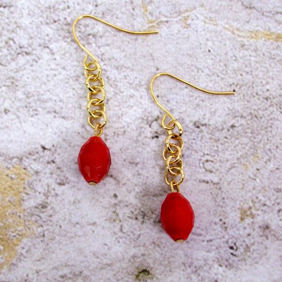 Red glass bead necklace and earring set made with oval glass beads an gold chain - Picture 6 of 11